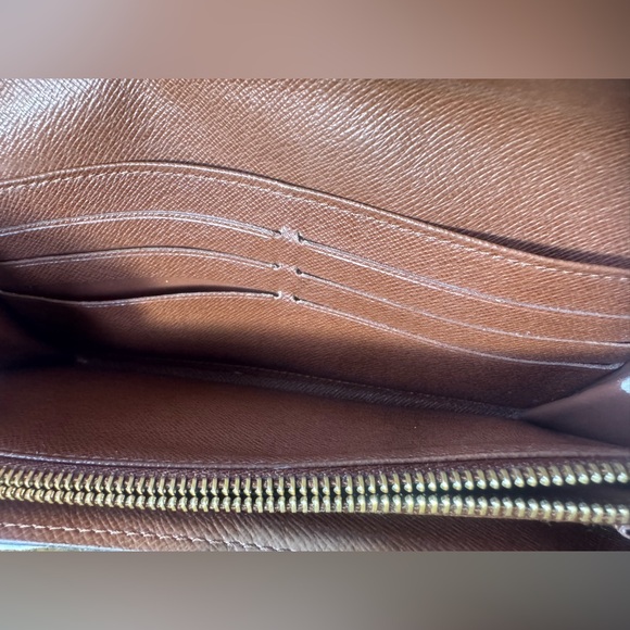 LOUIS VUITTON WALLET - PRISTINE CONDITION **100% AUTHENTIC. - Picture 11 of 13